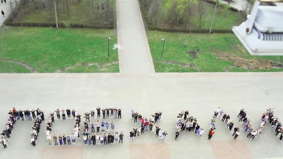 Липецкие студенты выстроились в живое слово "Поехали", почтив память Гагарина
